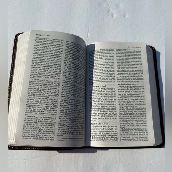 Holy Bible NIV Zondervan Two Toned Brown Leather Soft Cover 4.5” X 6.75” - Picture 7 of 8